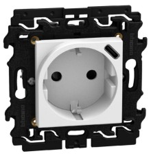 Bticino Light Now - розетка немецкого стандарта с USB C 2К+З, цвет белый - YW4141USB